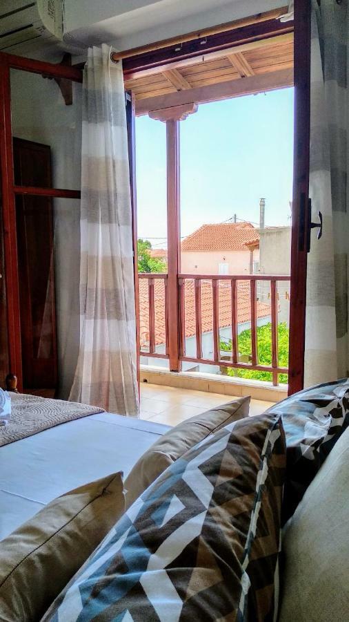 Ilaira Aparthotel Szkála Ereszú Kültér fotó